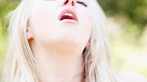 Sophia knight strips &amp; rubs herself to orgasm outside