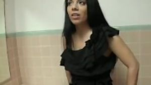 Need2fap this girl in the bathroom